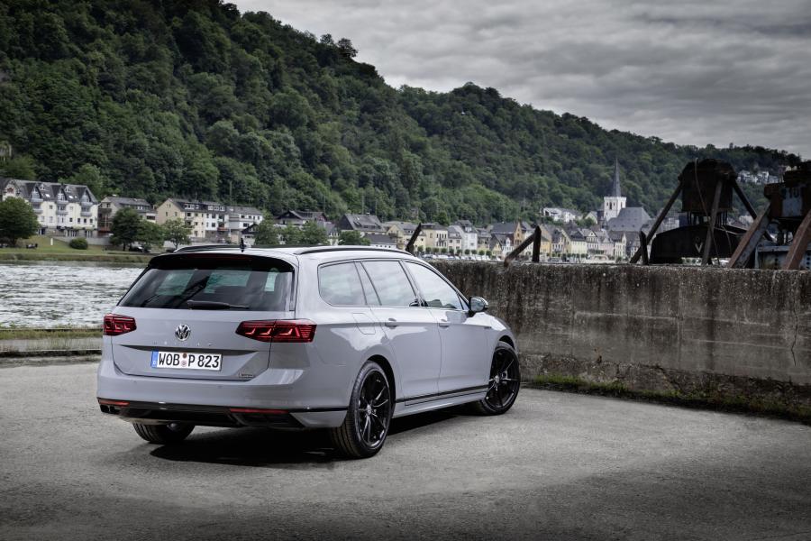  Volkswagen Passat Variant R-Line Edition (B8) 2019 года  (фото 18 из 31)